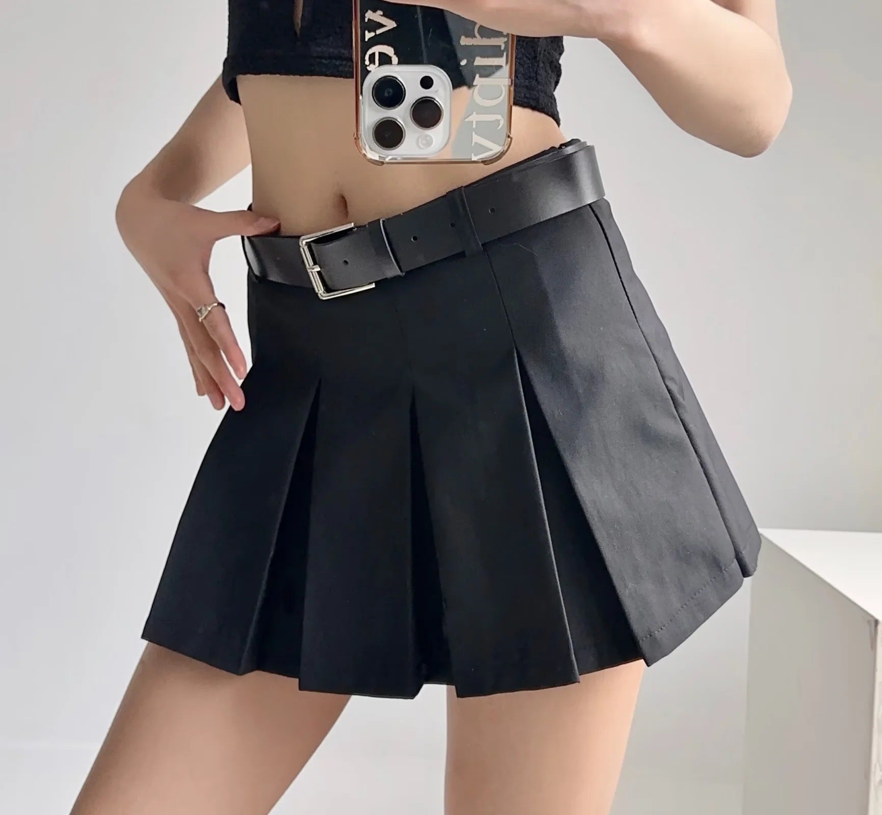 Waist belt pleated skirt