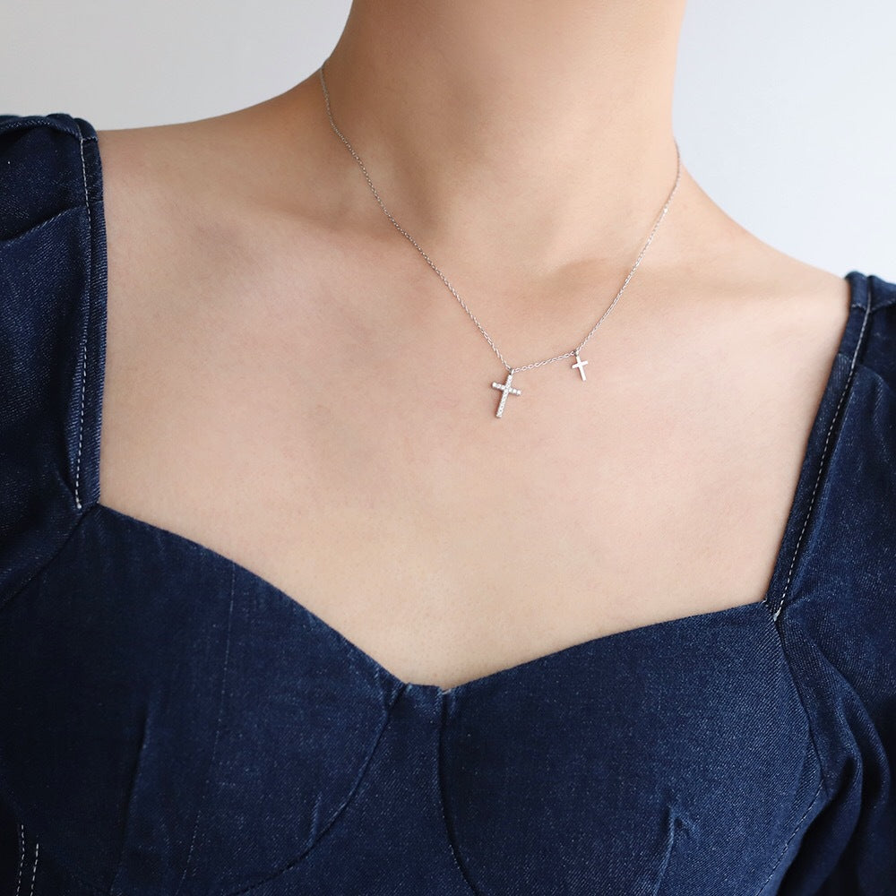 Leunsa diamond cross necklace