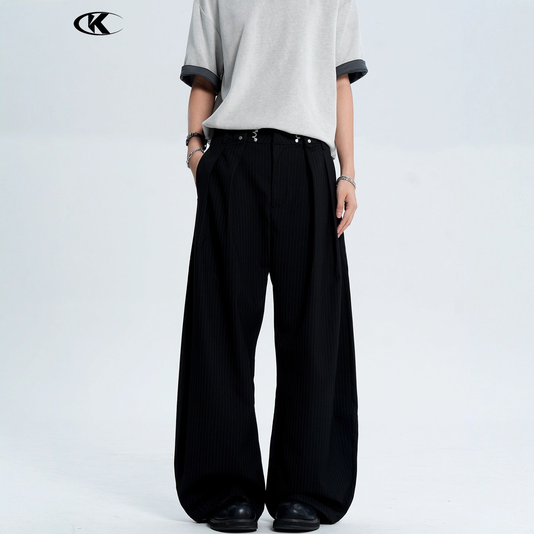 Tapered legs casual pants