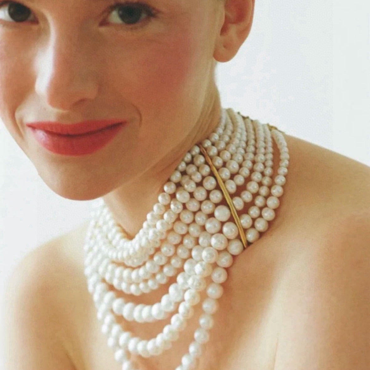 Leunsa multi-layer pearl choker necklace