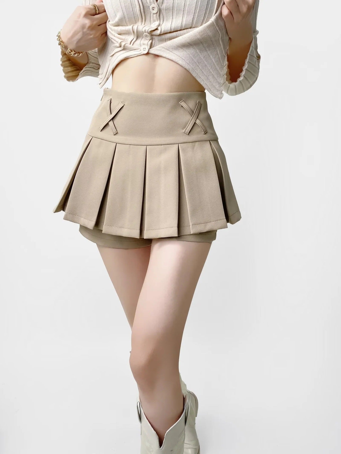High waisted pleated skirt