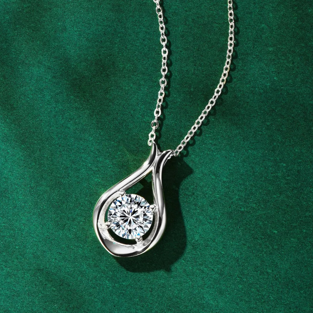 Leunsa silver necklace with water drop detail