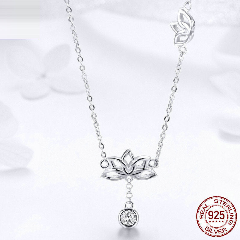 Leunsa lotus necklace