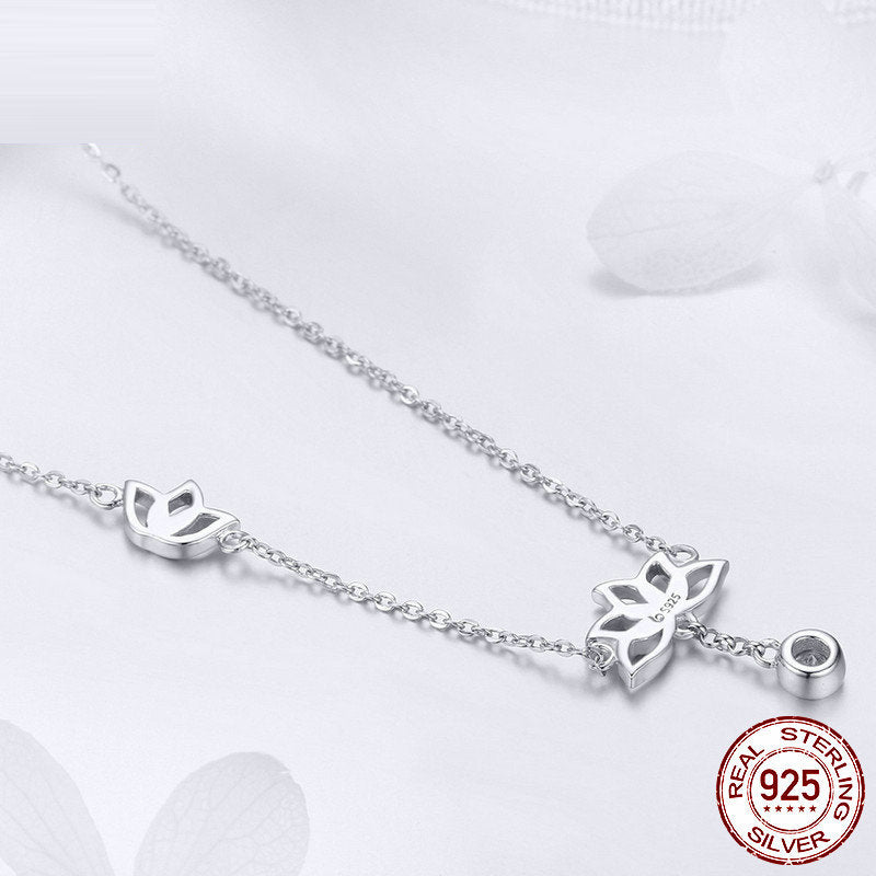 Leunsa lotus necklace
