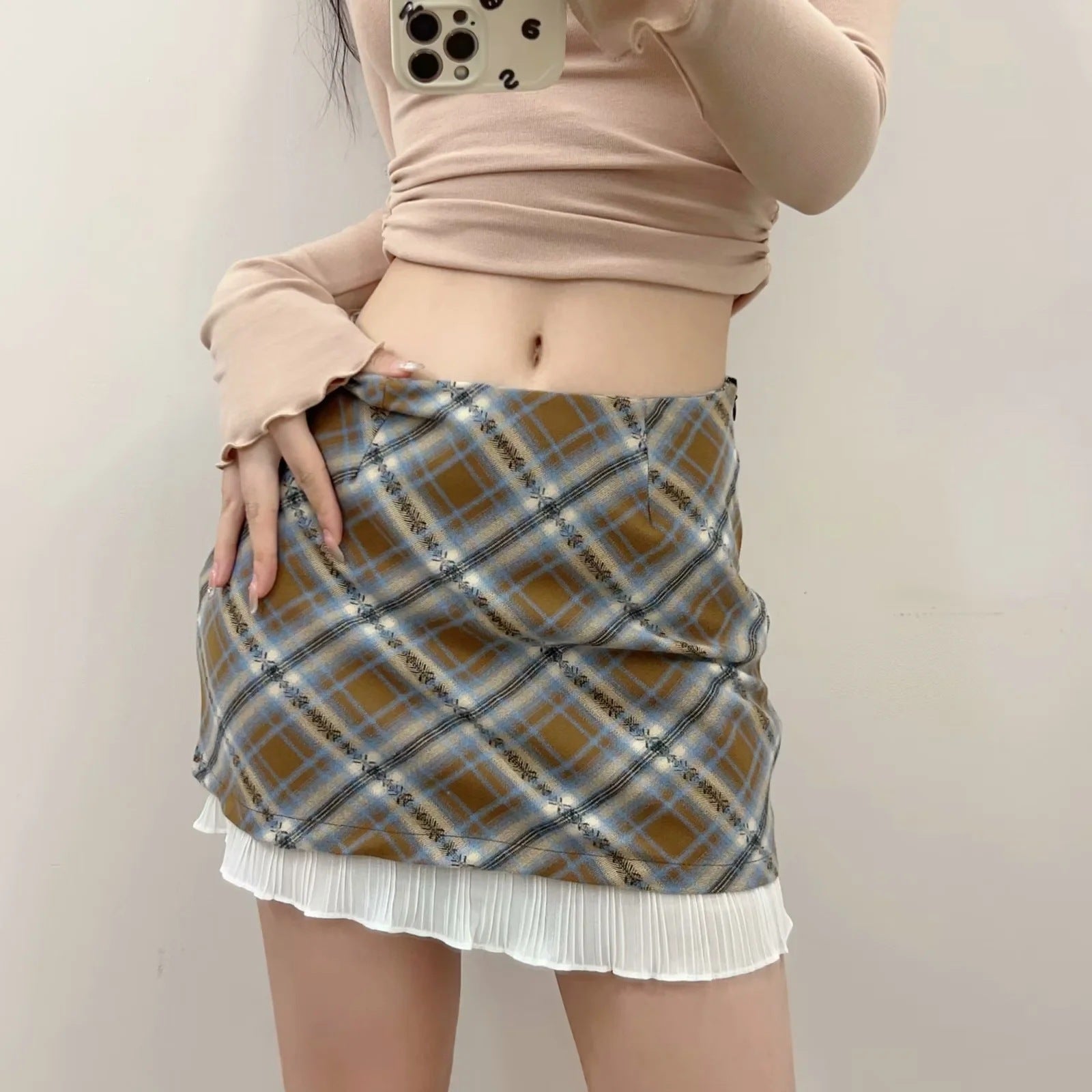 Wrapped buttocks skirt