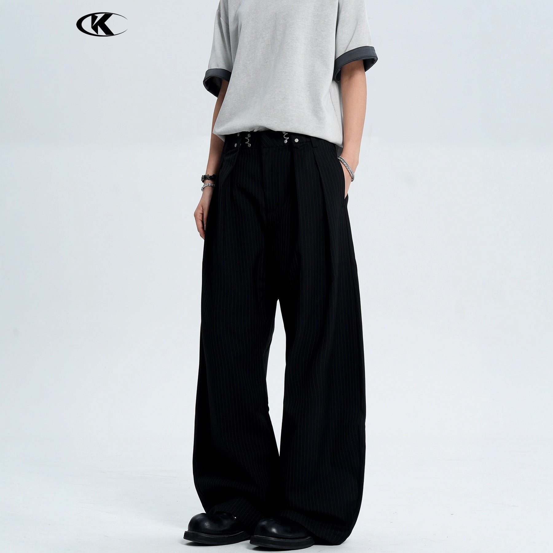 Tapered legs casual pants