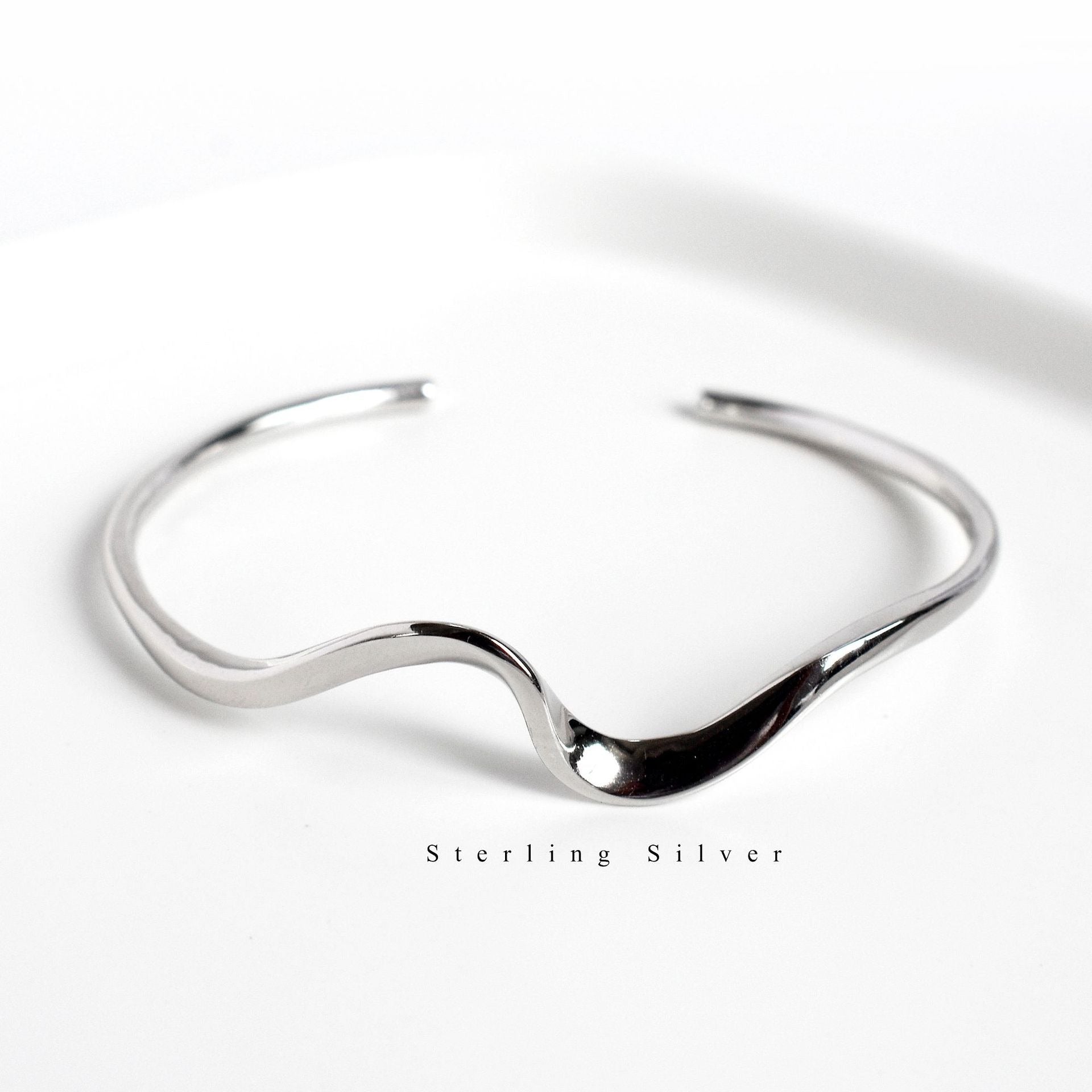 Leunsa minimalist wave sterling bracelet