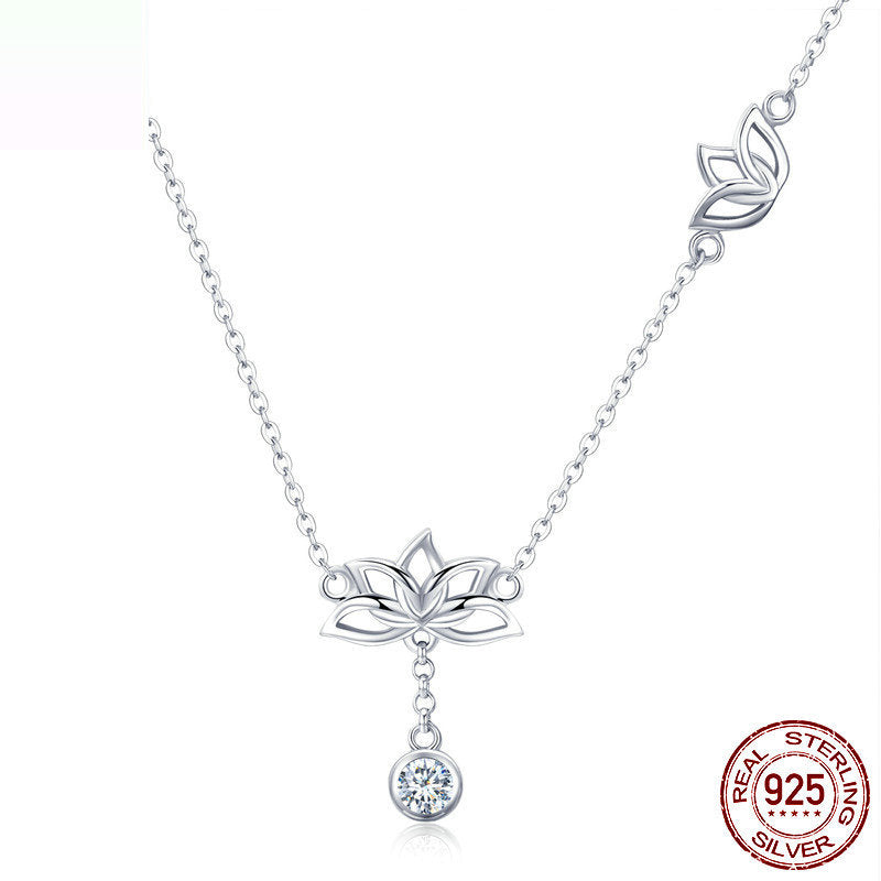 Leunsa lotus necklace