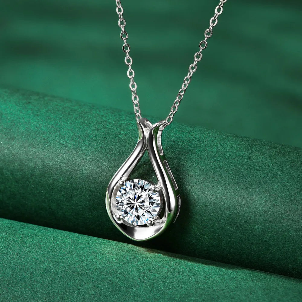 Leunsa silver necklace with water drop detail