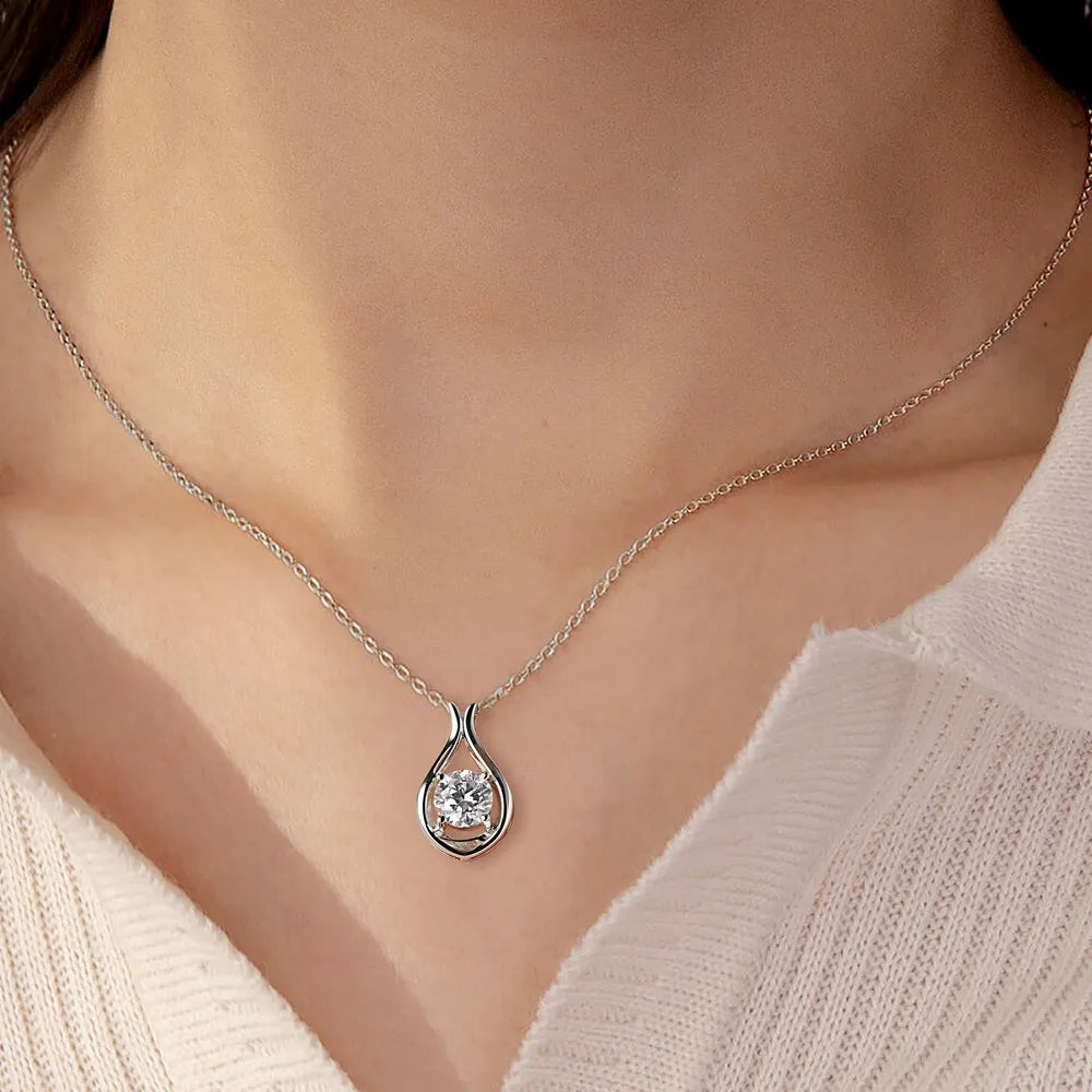 Leunsa silver necklace with water drop detail