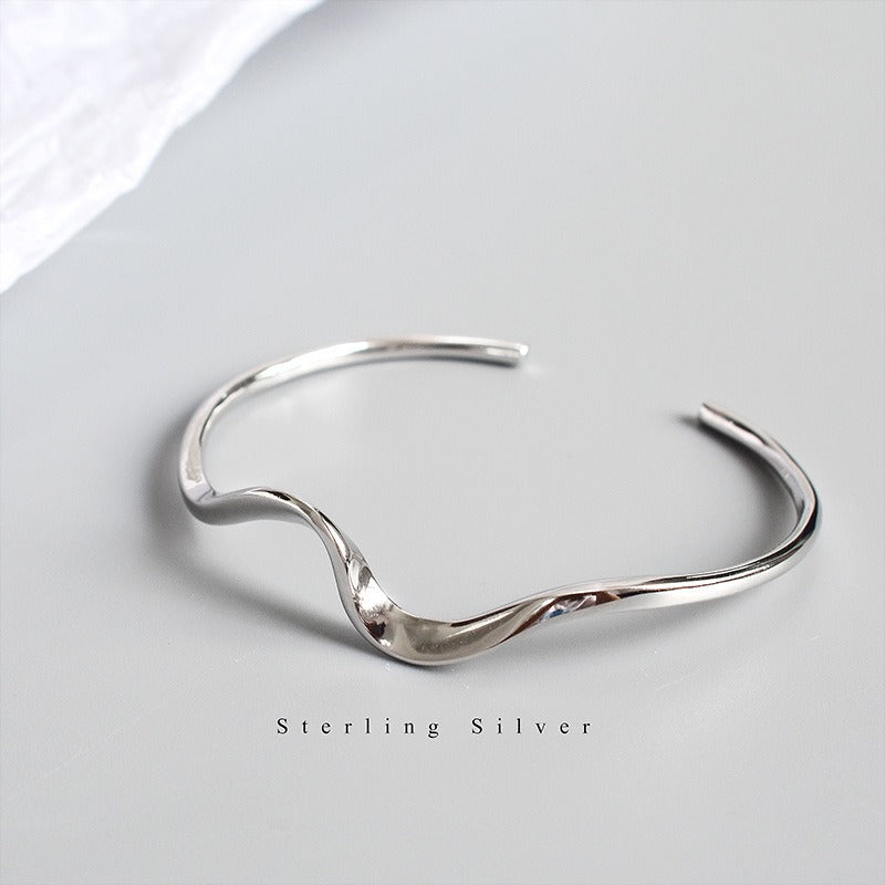 Leunsa minimalist wave sterling bracelet