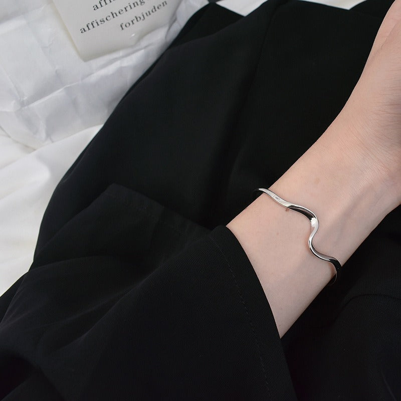 Leunsa minimalist wave sterling bracelet