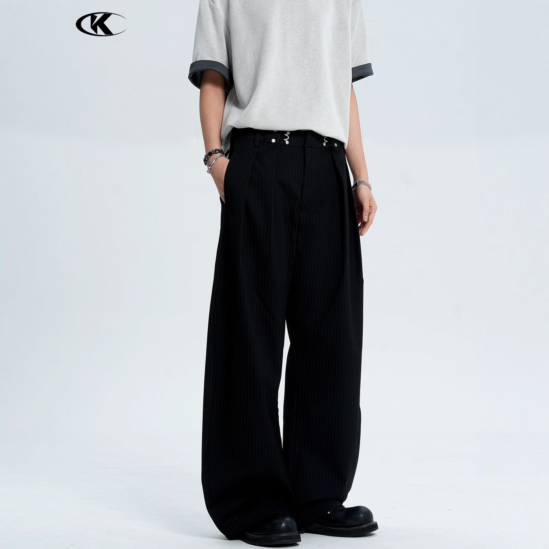 Tapered legs casual pants