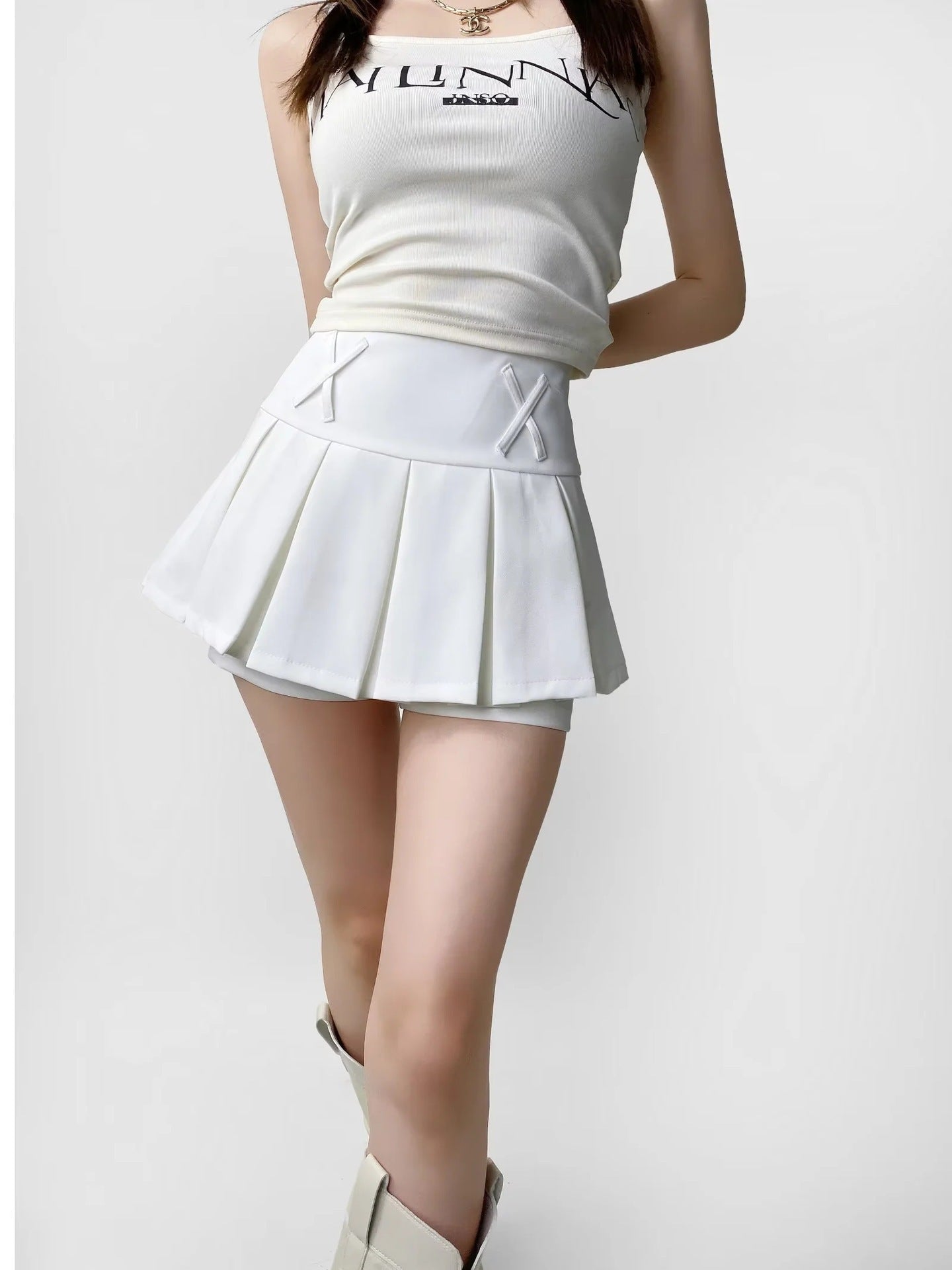 High waisted pleated skirt